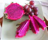 dragon fruit with grapes